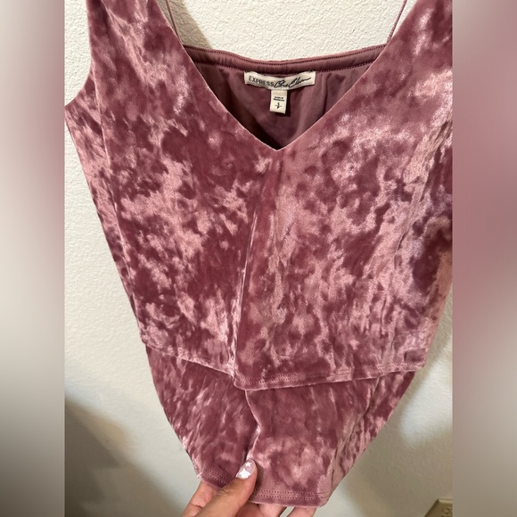 EUC EXPRESS ONE ELEVEN Crushed Velvet Mauve V-Neck Tank Top - Picture 5 of 6